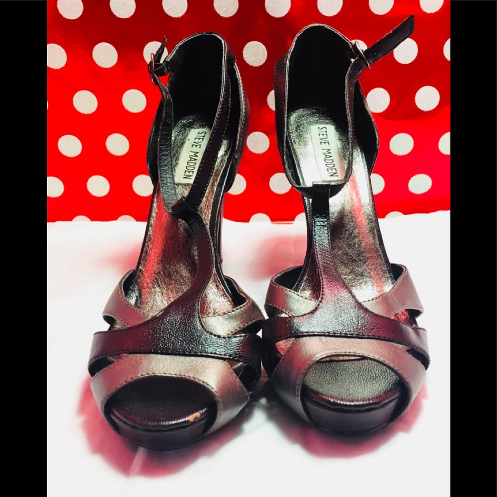 Steve Madden Warden Size 8 T-back Sandals